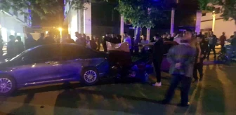 Tosya'da park halindeki araçlara çarpan otomobilin sürücüsü yaralandı