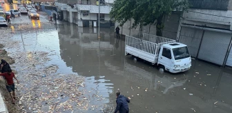 Şanlıurfa'da Sağanak Yağış Sonucu Cadde ve Sokaklar Su Bastı