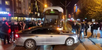 Eskişehir'de tramvay ile otomobil çarpıştı