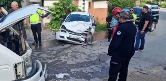 Sakarya'da minibüs ve otomobil çarpışması: 1 ölü