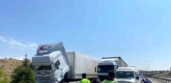 Afyonkarahisar'da yolcu minibüsünün karıştığı trafik kazasında 6 kişi yaralandı