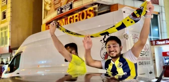 Galatasaray Şampiyonluğunu Kutladı, Fenerbahçeli Taraftarlar da Katıldı