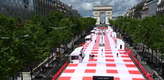 Paris'te Şanzelize Caddesi'nde 4 Bin Kişilik Piknik Düzenlendi