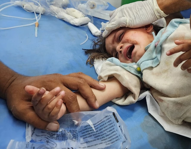 İsrail, Gazze'deki Filistinlilerin Çadırlarına Saldırdı: En Az 40 Ölü