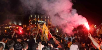 Kayserililer Galatasaray'ın Şampiyonluğunu Davul Zurna Eşliğinde Halaylar Çekerek Kutladı