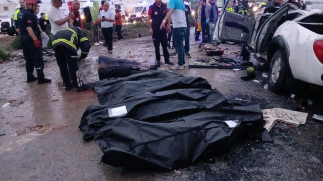 Mersin'de katliam gibi trafik kazası: 10 kişi öldü, 30 kişi yaralandı