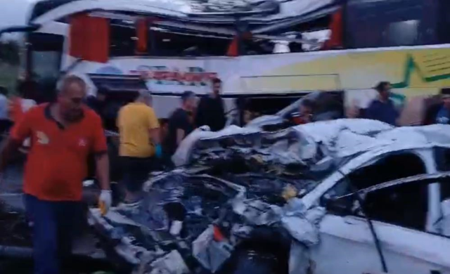 Mersin'deki katliam gibi trafik kazasında otoyol savaş alanına döndü