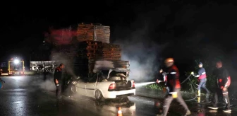 Amasya'da palet yüklü tıra arkadan çarpan otomobil alevlere teslim oldu, sürücü hayatını kaybetti