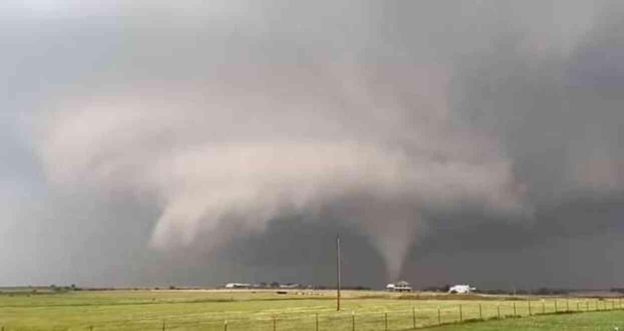 ABD'de kasırga ve fırtınalar Texas, Arkansas ve Oklahoma'da en az 18 kişinin ölümüne sebep oldu