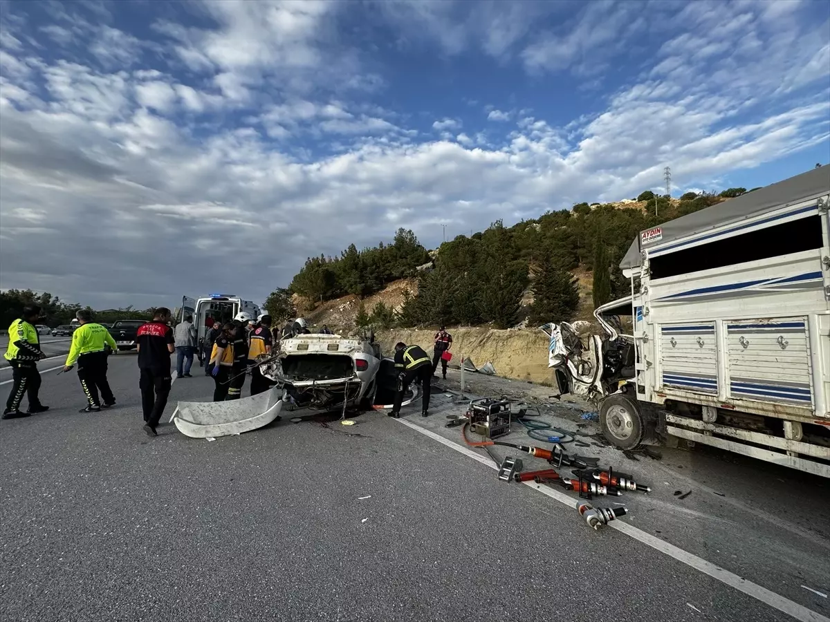 Burdur'da Kamyonet ile Otomobil Çarpışması: 3 Ölü, 2 Yaralı