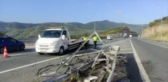 Bursa'da kaza: Otomobil bariyerlere çarptı, sürücü ve eşi yaralandı