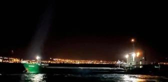 Çanakkale Boğazı'nda Makine Arızası Yapan Gemi Karanlık Limana Demirletildi