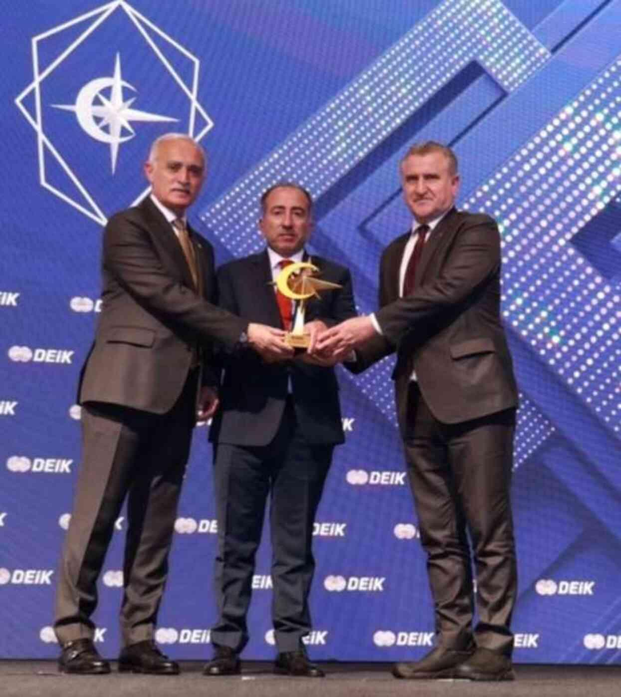 DEİK, duayen iş insanlarını onurlandırdı DEİK, duayen iş insanlarını onurlandırdı