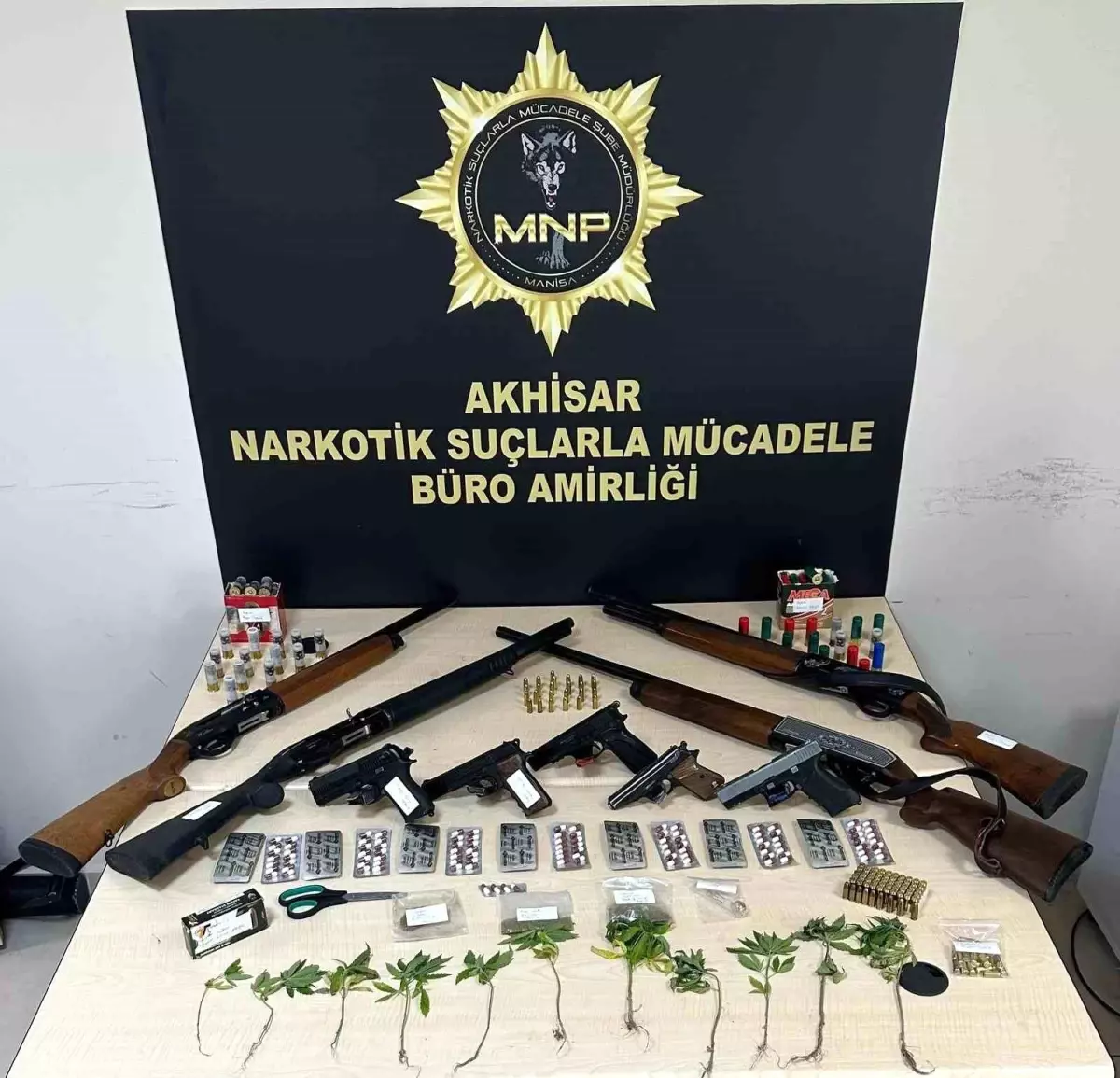 Manisa'da Uyuşturucu Operasyonunda 11 Şüpheli Gözaltına Alındı