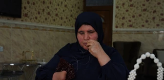 Mayın Kazası Sonucu Görme Yetisini ve Bir Elini Kaybeden Iraklı Kadın El İşi Çantalar Üretiyor
