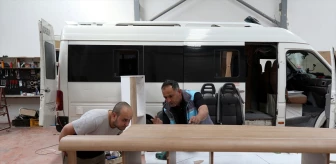 Mobilyacı Mesut Demiralp, Arkadaşının Minibüsünü Karavana Dönüştürerek Meslek Haline Getirdi