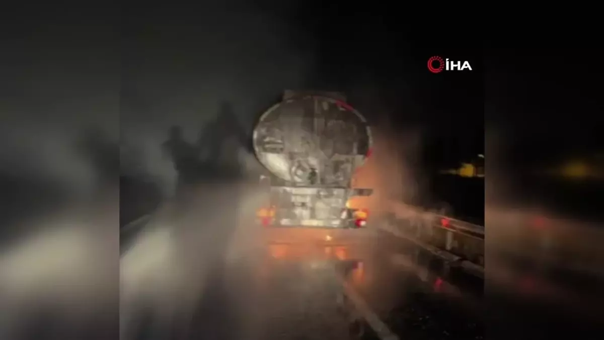 Seyir halindeki tanker alev alev yandı