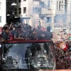 Празднования чемпионства Галатасарая начались! Улицы Стамбула окрашены в желто-красный цвет.