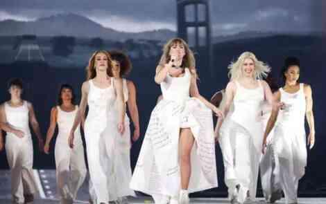 Taylor Swift, makyaj, saç ve elbisesi için ne kadar harcadı? Taylor Swift'in harcadığı para dudak uçuklattı!