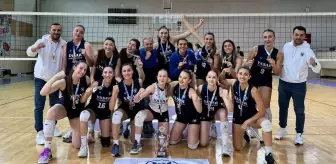 Yaşar Üniversitesi Kadın Voleybol Takımı Süper Lig Türkiye İkincisi Oldu