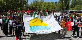 YYÜ Akademisyen ve Öğrenciler İsrail'in Filistin Kampına Saldırısını Protesto Etti