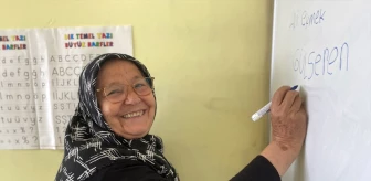 68 Yaşındaki Gülseren Sakar, Okuma Yazma Kursuna Katılarak İlkokulu Bitirmeyi Hedefliyor