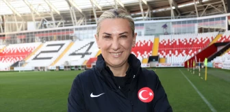A Milli Kadın Futbol Takımı Azerbaycan maçı öncesi tam kadro antrenman yaptı