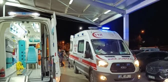 Adana'da otomobil şarampole devrildi, 5 kişi yaralandı