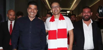 Antalyaspor'un yeni teknik direktörü Alex de Souza, imza için Türkiye'ye geldi