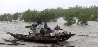 Bangladeş'te Remal siklonu en az 10 kişinin hayatını kaybetmesine neden oldu