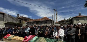 Burdur'da Nişan Törenine Giderken Kaza: Gelin Adayı ve Kardeşinin Cenazeleri Toprağa Verildi