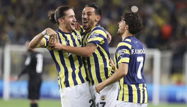 Fenerbahçe'de ayrılacak futbolcular! 11 futbolcu takımdan ayrılıyor