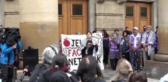 Toronto Üniversitesi'nde Filistin Yanlısı Protestocuların Dayanışma Gösterisi