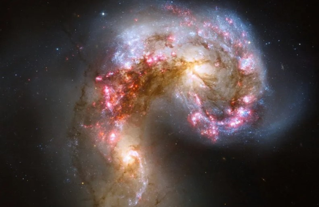 Galaksiler nasıl oluşur? Bir galaksi nelerden oluşur?
