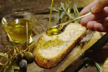 Her gün 1 kaşık zeytinyağı içersek ne olur? Zeytinyağının faydaları nelerdir?