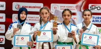 Düzceli Sporcular Judo Şampiyonasında 3 Madalya Kazandı