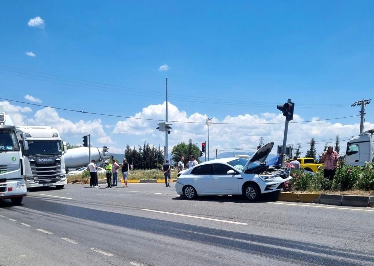 Milas-Bodrum Karayolu'nda Tır ile Otomobil Çarpışması: 1 Yaralı
