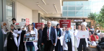 Adana'da Tıp Fakültesi Öğrencileri İsrail'in Saldırılarını Protesto Etti