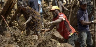 Papua Yeni Gine'deki toprak kayması felaketinde hayatta kalanlara ulaşma umutları azalıyor