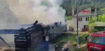 Bolu'da Odunlukta Başlayan Yangın Söndürüldü