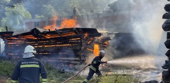 Bolu'da samanlık, ahır ve odunlukta çıkan yangın evlere sıçramadan söndürüldü