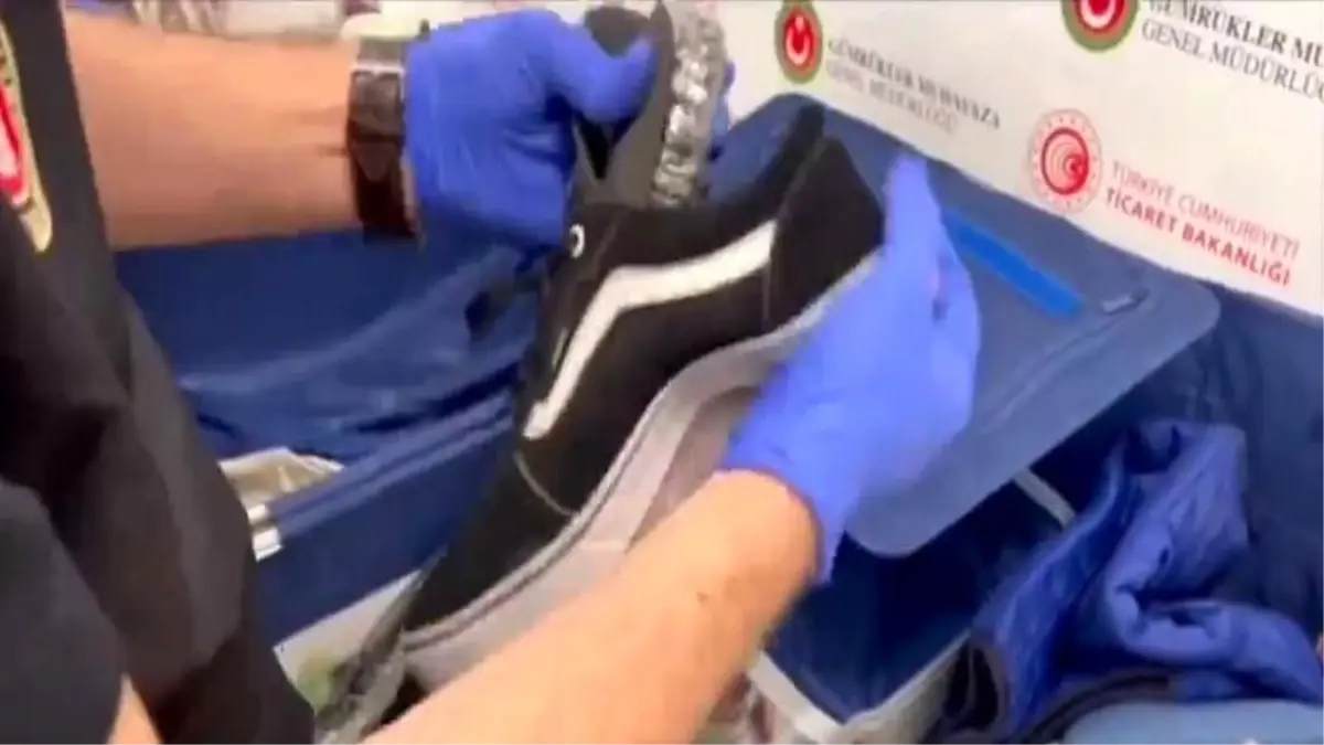 İstanbul Havalimanı'nda Spor Ayakkabılarında Uyuşturucu Operasyonu