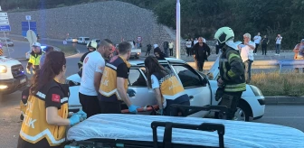 Kocaeli'de taksiyle otomobilin çarpıştığı kazada 4 kişi yaralandı