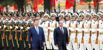 Mısır Cumhurbaşkanı Abdülfettah es-Sisi, Çin Devlet Başkanı Şi Cinping tarafından karşılandı