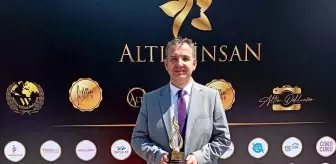 Düzce Üniversitesi Müzik Bölümü Başkanı Prof. Dr. Haluk Yücel'e akademik altın kalem ödülü