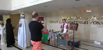 Afrikalı öğrenciler Filistin halkına destek için 'dapke' dansı yaptı