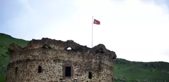 Ardahan'daki Şeytan Kalesi doğaseverleri ağırlıyor