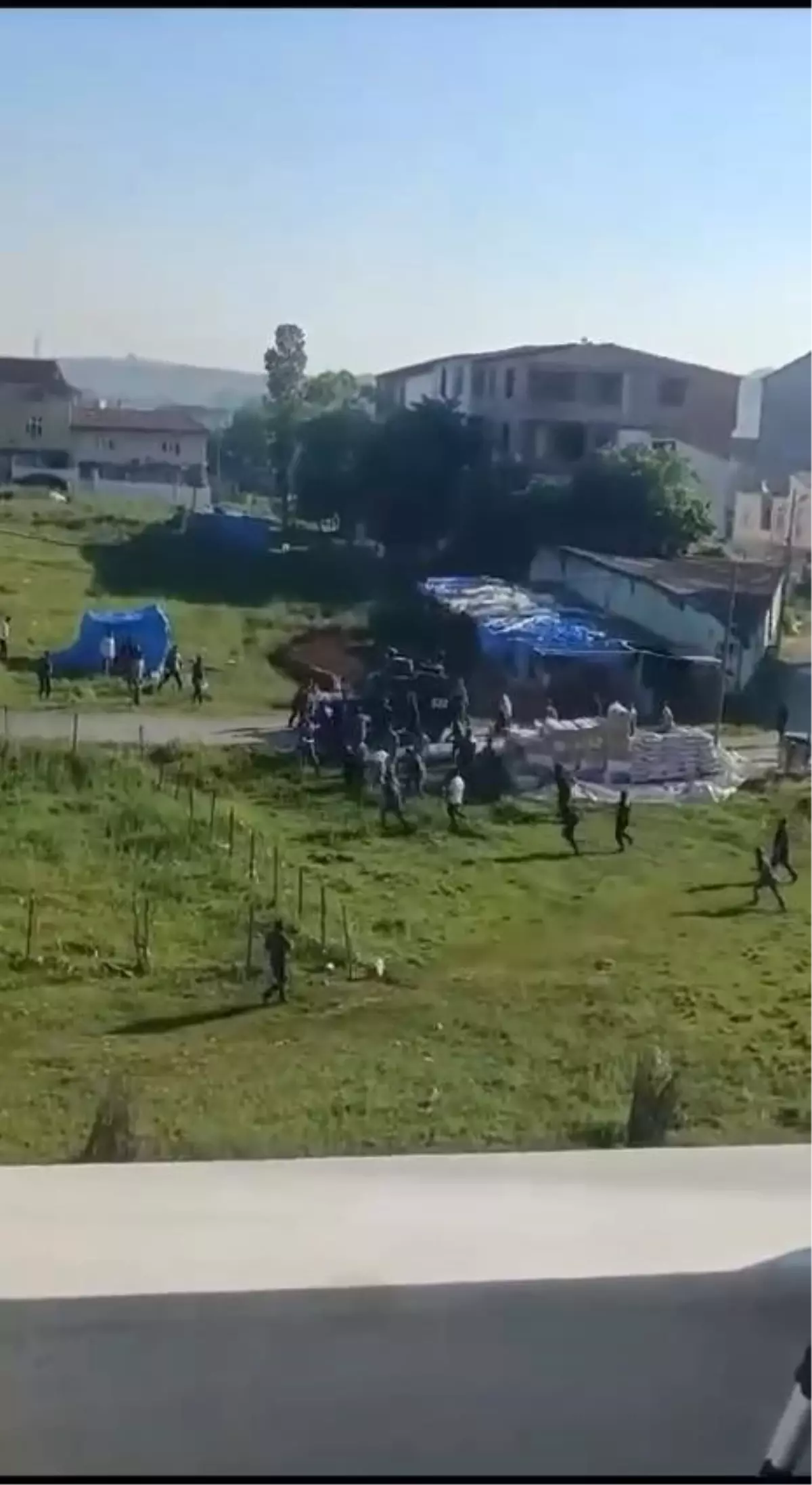 Arnavutköy'de kaçak yapı yıkımında arbede yaşandı