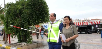 Aydın'da Hayırseverden Görme Engellilere Beyaz Baston Desteği
