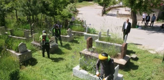 Bitlis Belediyesi Mezarlıklarında Bakım ve Temizlik Çalışması